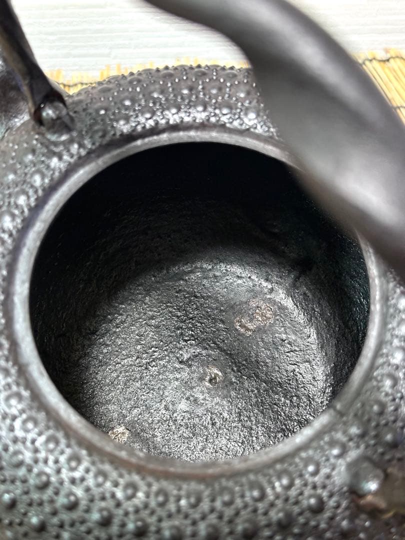 良品、保管品　南部岩鋳造　捻鉉　１５型　東雲亀甲　南部鉄瓶　南部鉄器　鉄瓶