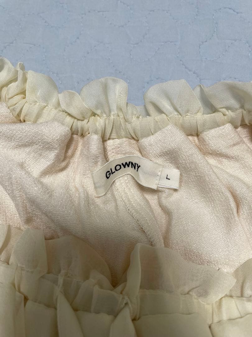 glowny アイボリー フリルショートパンツ