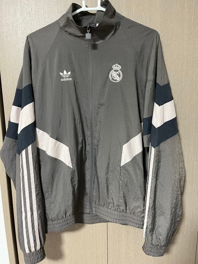 adidas Real Madrid ウィンドブレーカー グレー