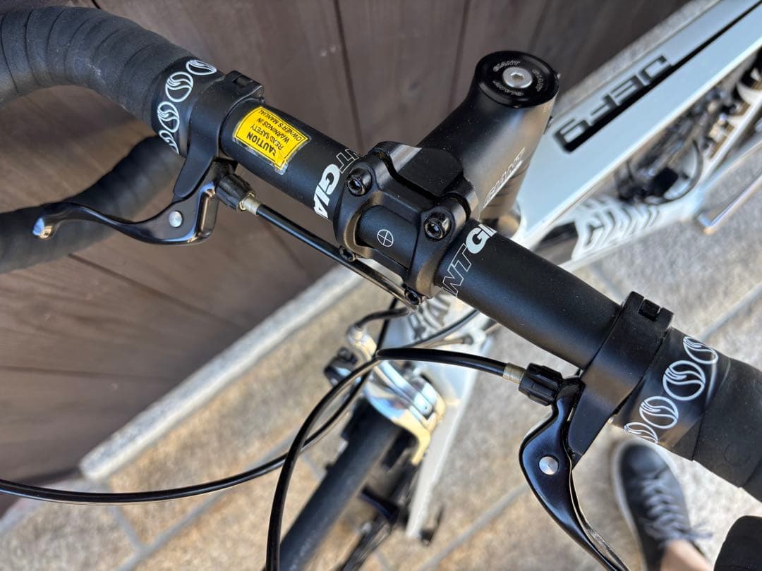 ロードバイクデビューに！ジャイアント　デファイ　giant DEFY3 ホワイト