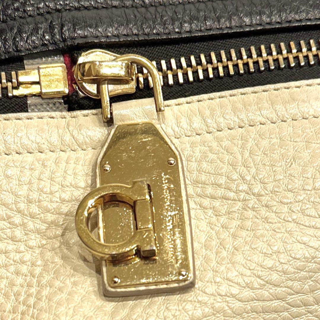 フェラガモ トートバッグ ガンチーニ バイカラー レザー A4可