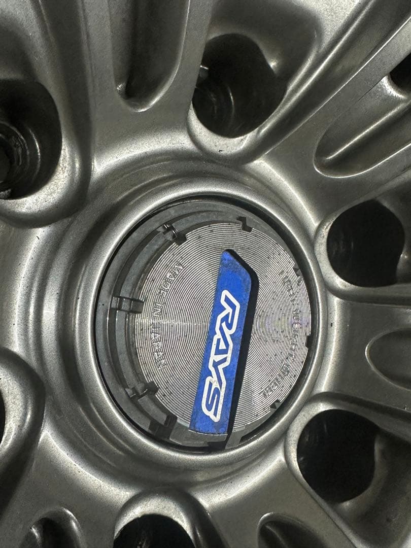 RAYS グラムライツ18インチ ブリヂストン スタッドレス バリ溝ハイラックス