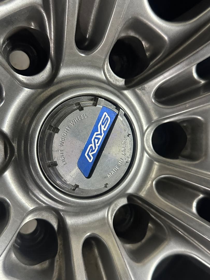 RAYS グラムライツ18インチ ブリヂストン スタッドレス バリ溝ハイラックス