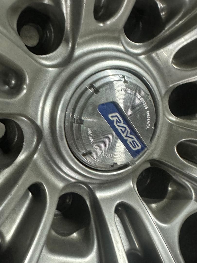 RAYS グラムライツ18インチ ブリヂストン スタッドレス バリ溝ハイラックス