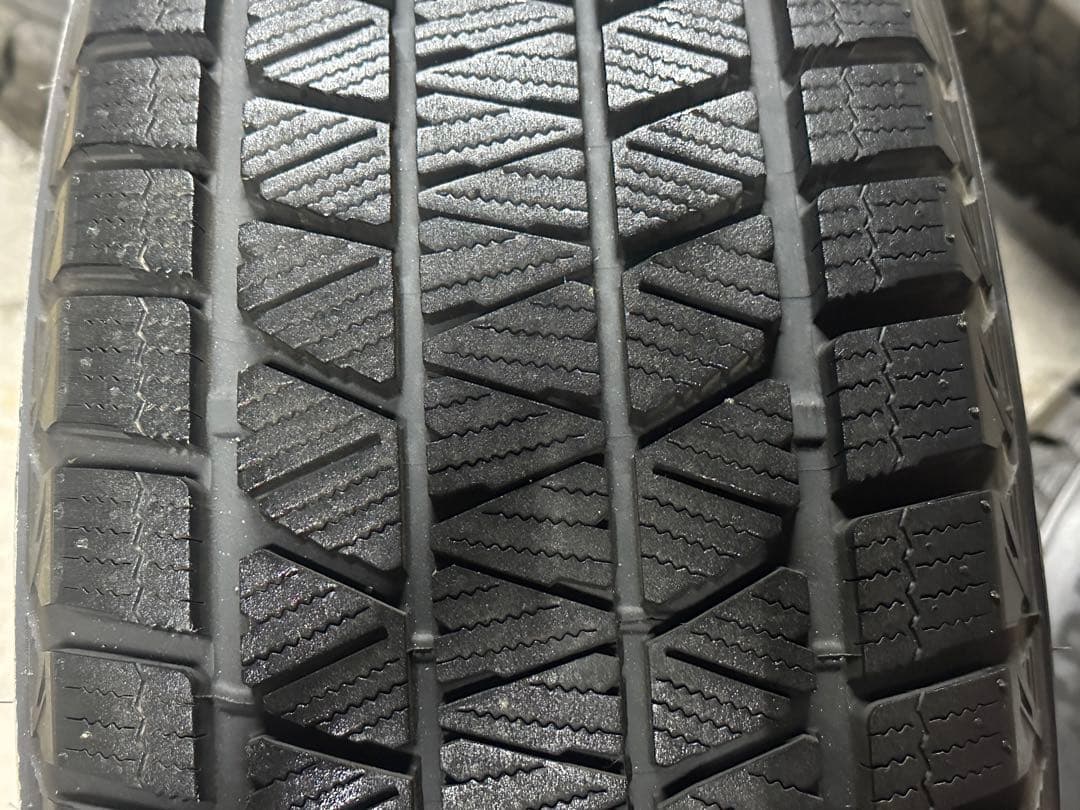 RAYS グラムライツ18インチ ブリヂストン スタッドレス バリ溝ハイラックス