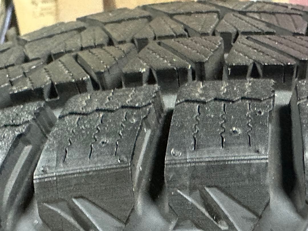 RAYS グラムライツ18インチ ブリヂストン スタッドレス バリ溝ハイラックス