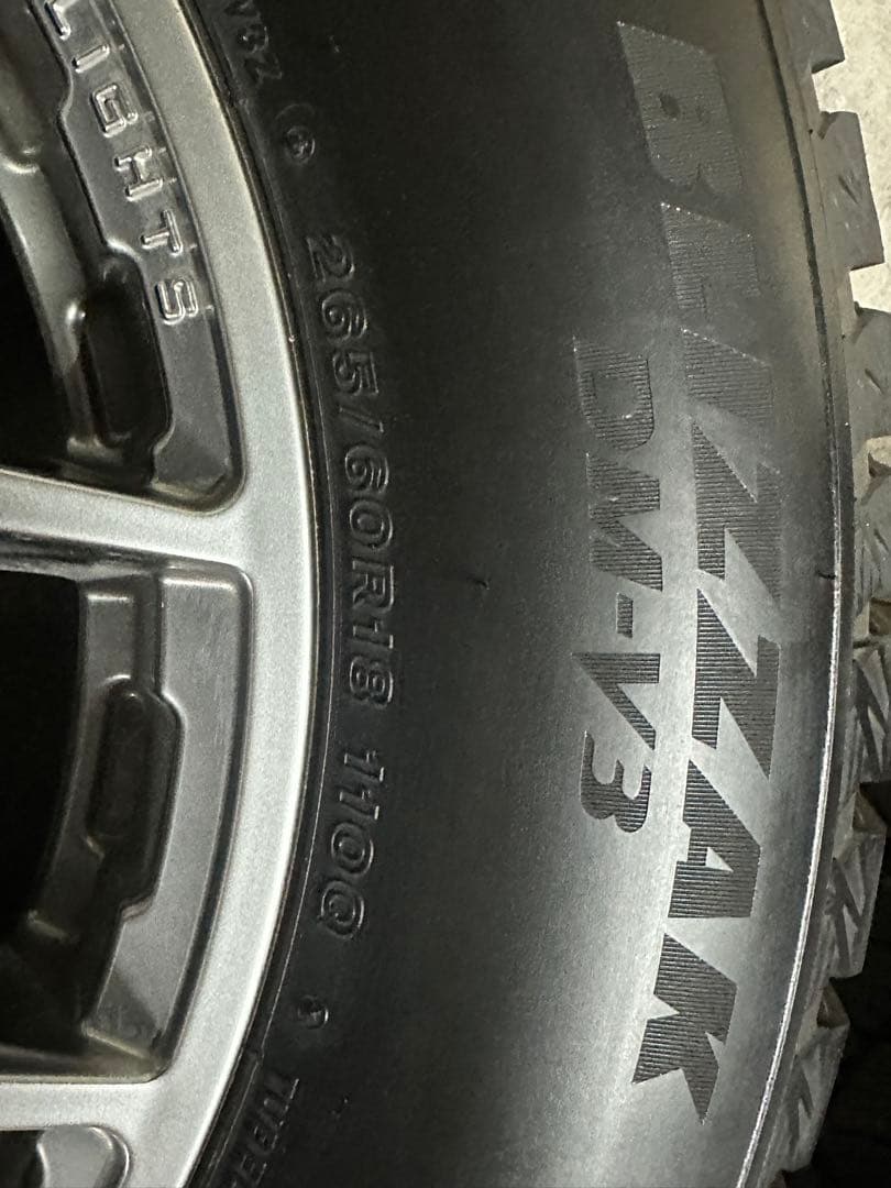 RAYS グラムライツ18インチ ブリヂストン スタッドレス バリ溝ハイラックス