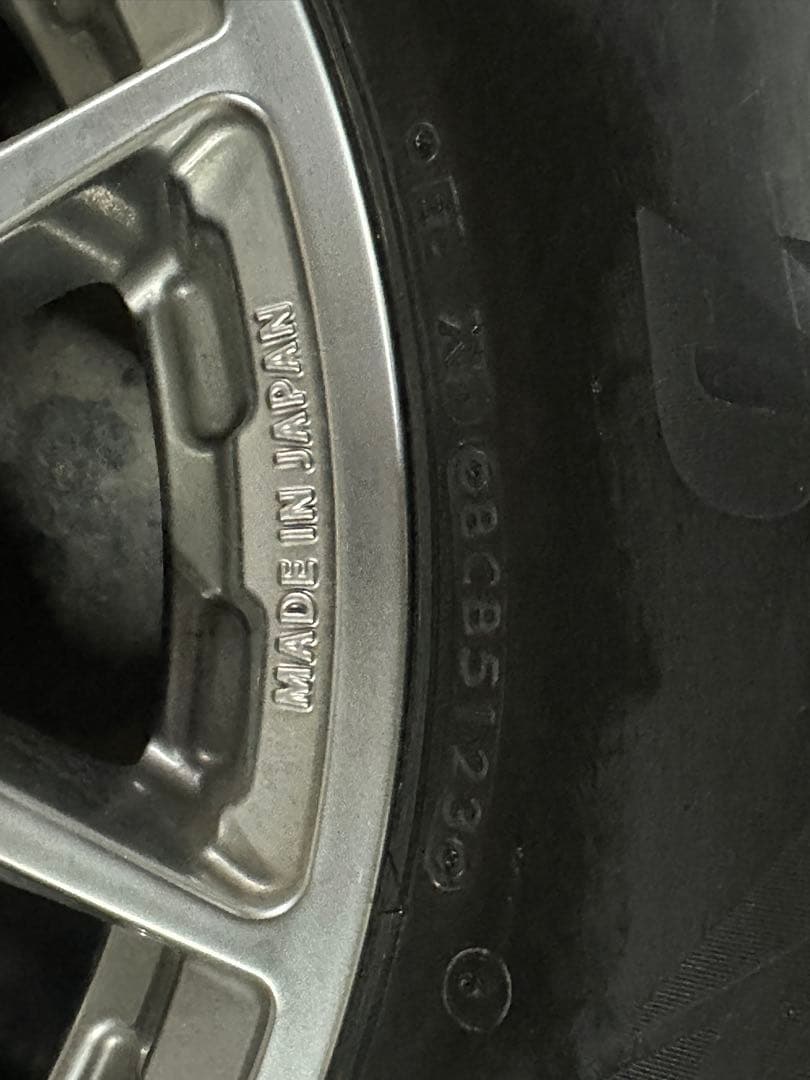 RAYS グラムライツ18インチ ブリヂストン スタッドレス バリ溝ハイラックス