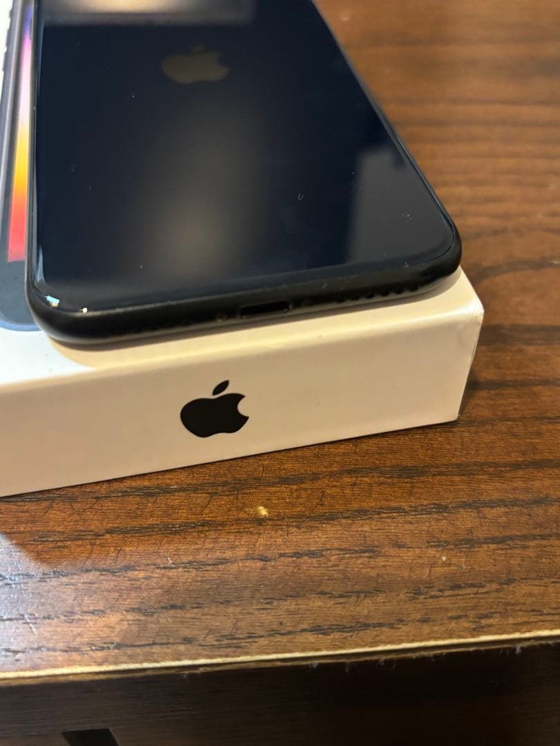 美品 iPhone SE 第三世代 64GB ミッドナイト BT86