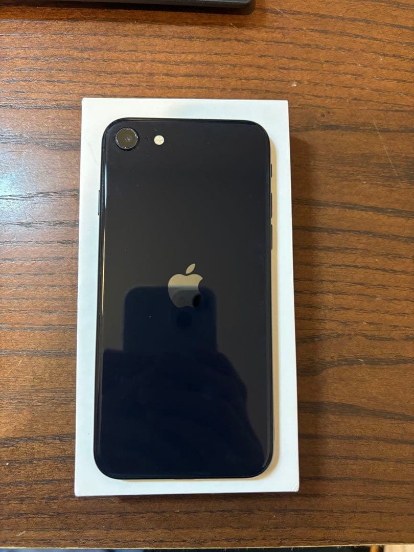 美品 iPhone SE 第三世代 64GB ミッドナイト BT86