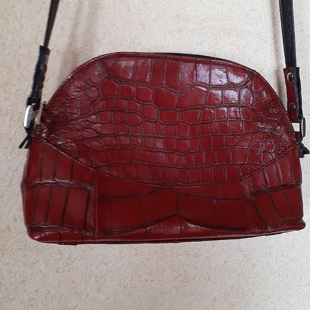 赤いクロコダイル風ショルダーバッグ