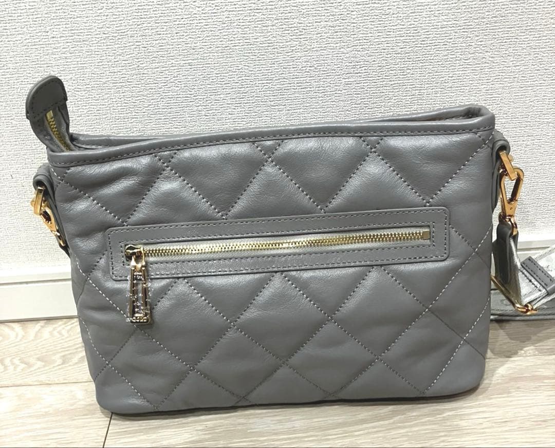 未使用　COCOCELUX GOLD 2wayキルティング ライトグレー バッグ