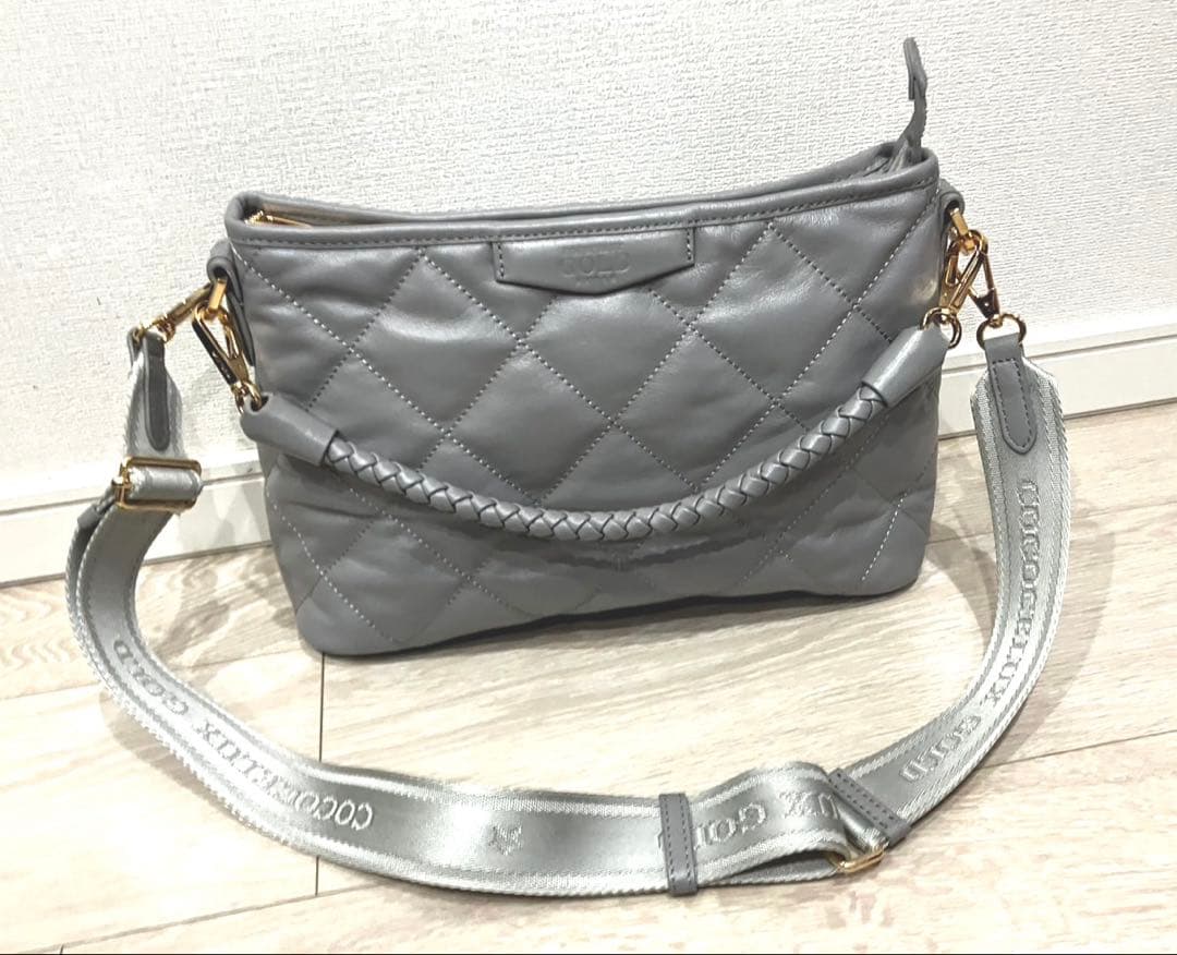 未使用　COCOCELUX GOLD 2wayキルティング ライトグレー バッグ