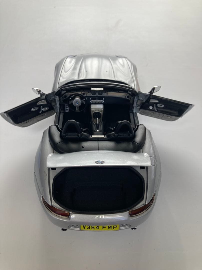 AUTOart 映画「ワールド・イズ・ノット・イナフ」ボンドカー  Z8