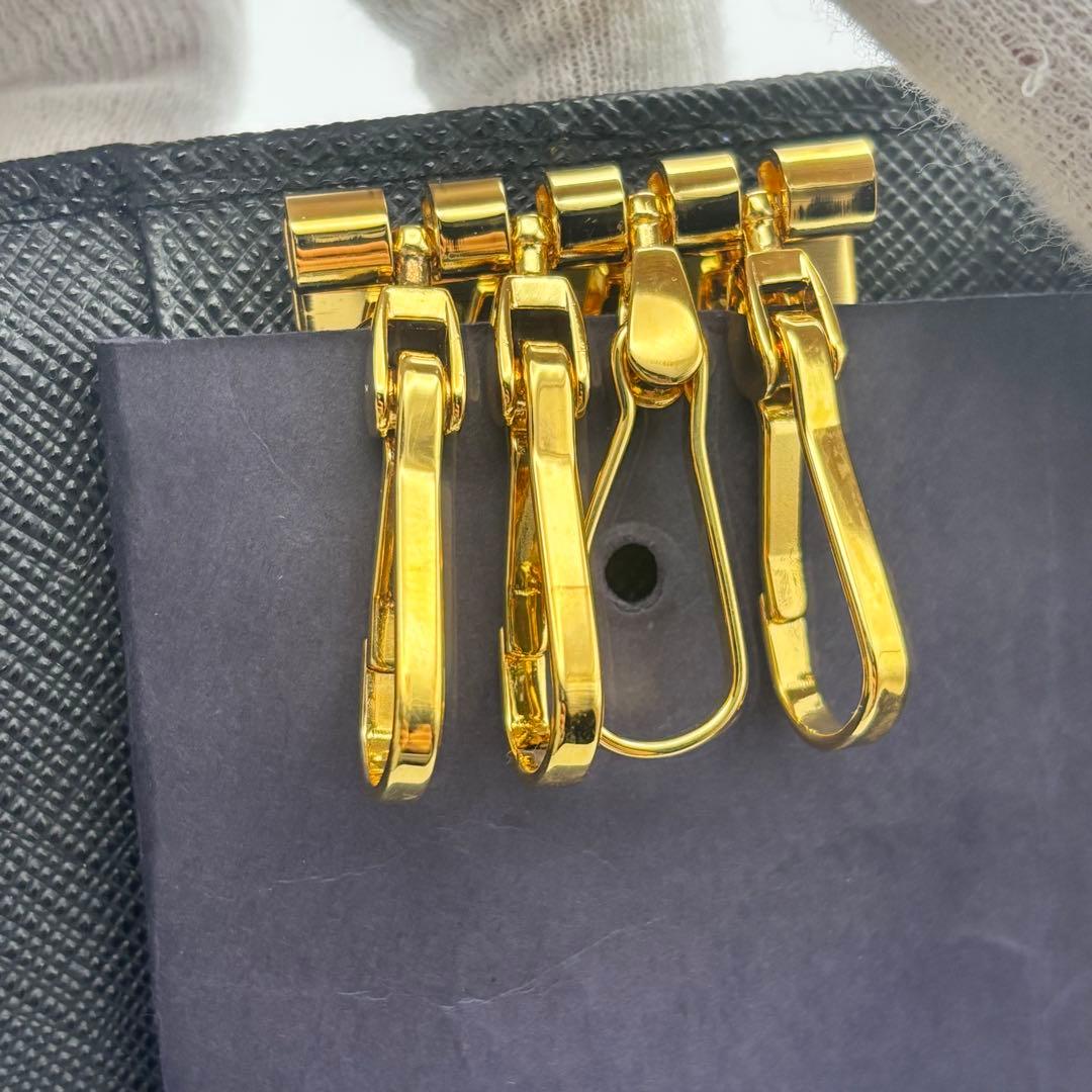 新品未使用✨付属品✨プラダ キーケース サフィアーノ レザー 黒