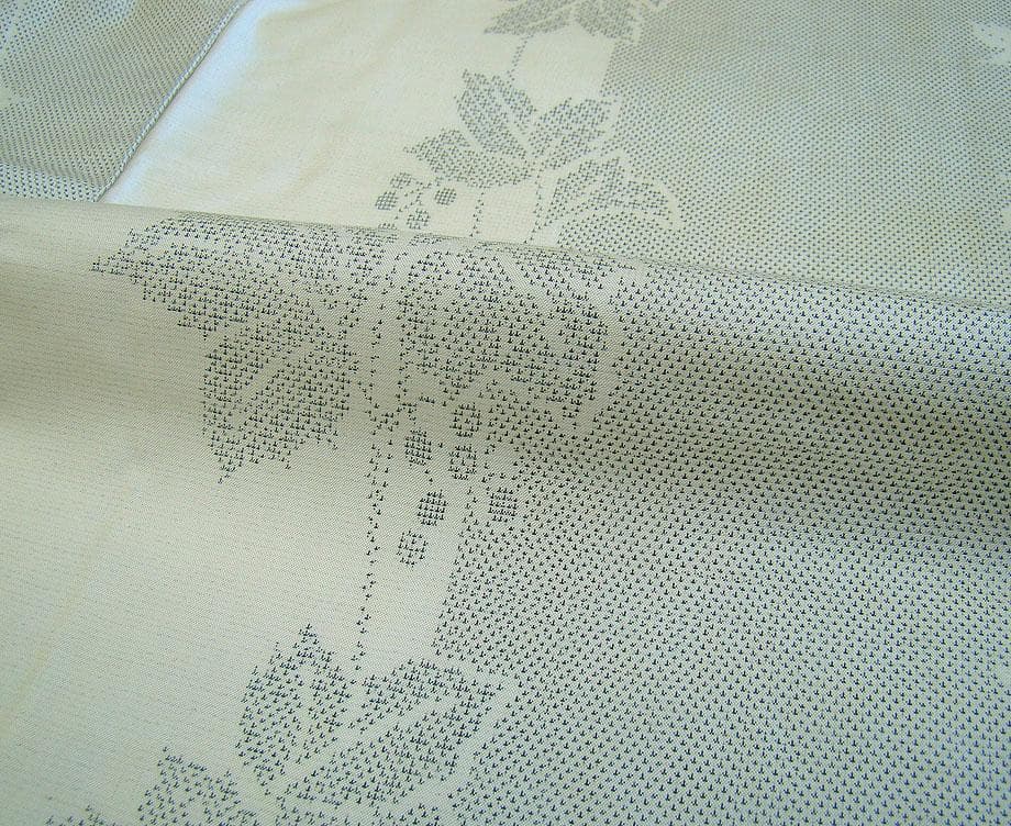 ★美品 素敵な 本場白大島紬（正絹）仕立上り＜TT1298＞★