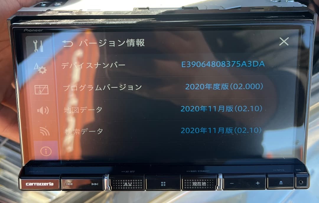 カロッツェリアカーナビ　楽ナビ　AVIC-RZ711 2020 フルセグメント