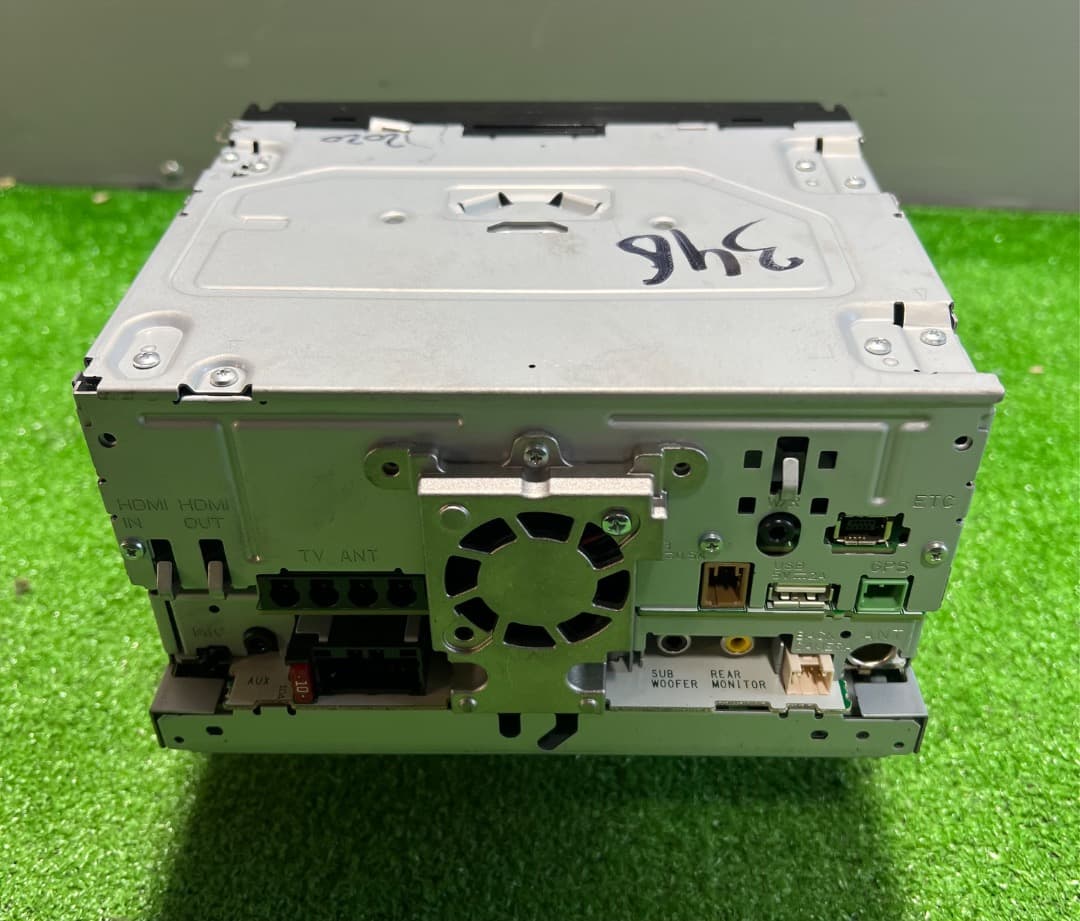 カロッツェリアカーナビ　楽ナビ　AVIC-RZ711 2020 フルセグメント