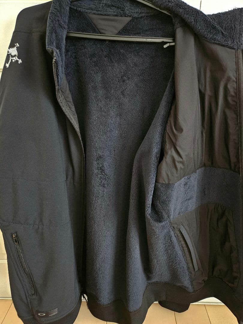 美品！OAKLEYオークリースカル　リバーシブル上下セットアップ（Lサイズ）