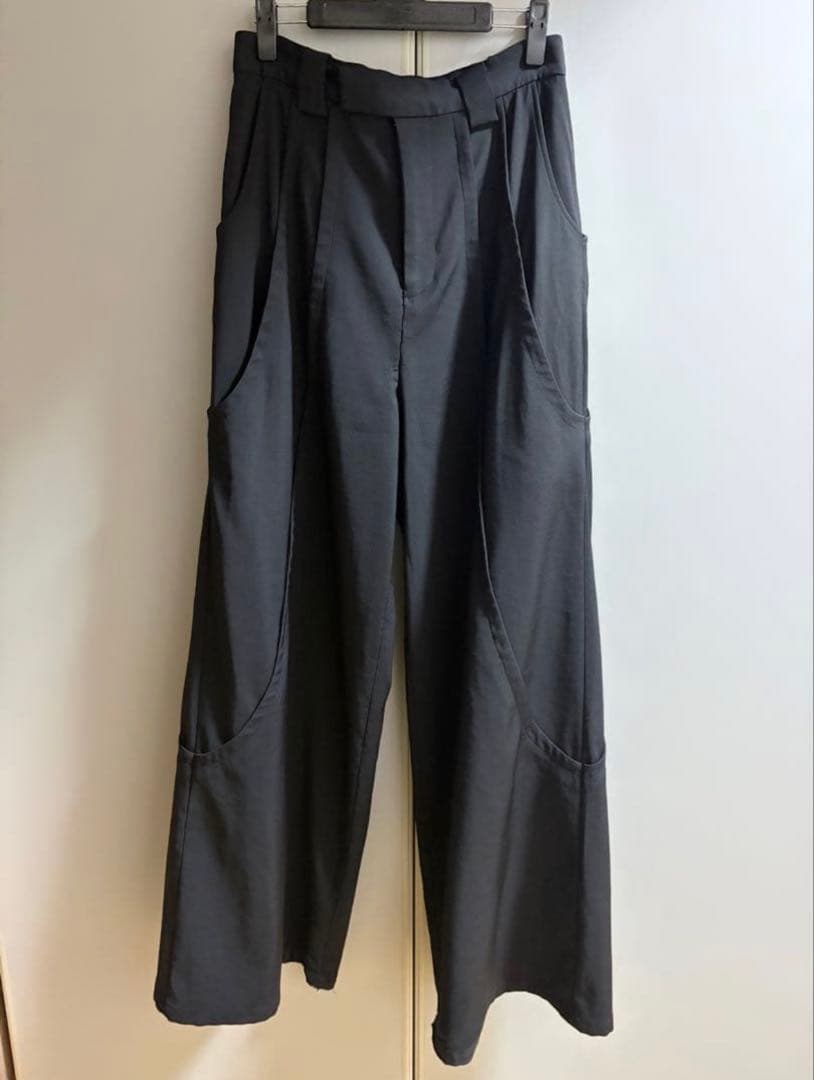 GOAT ESSENCE TUCK WIDE PANTS ブラック