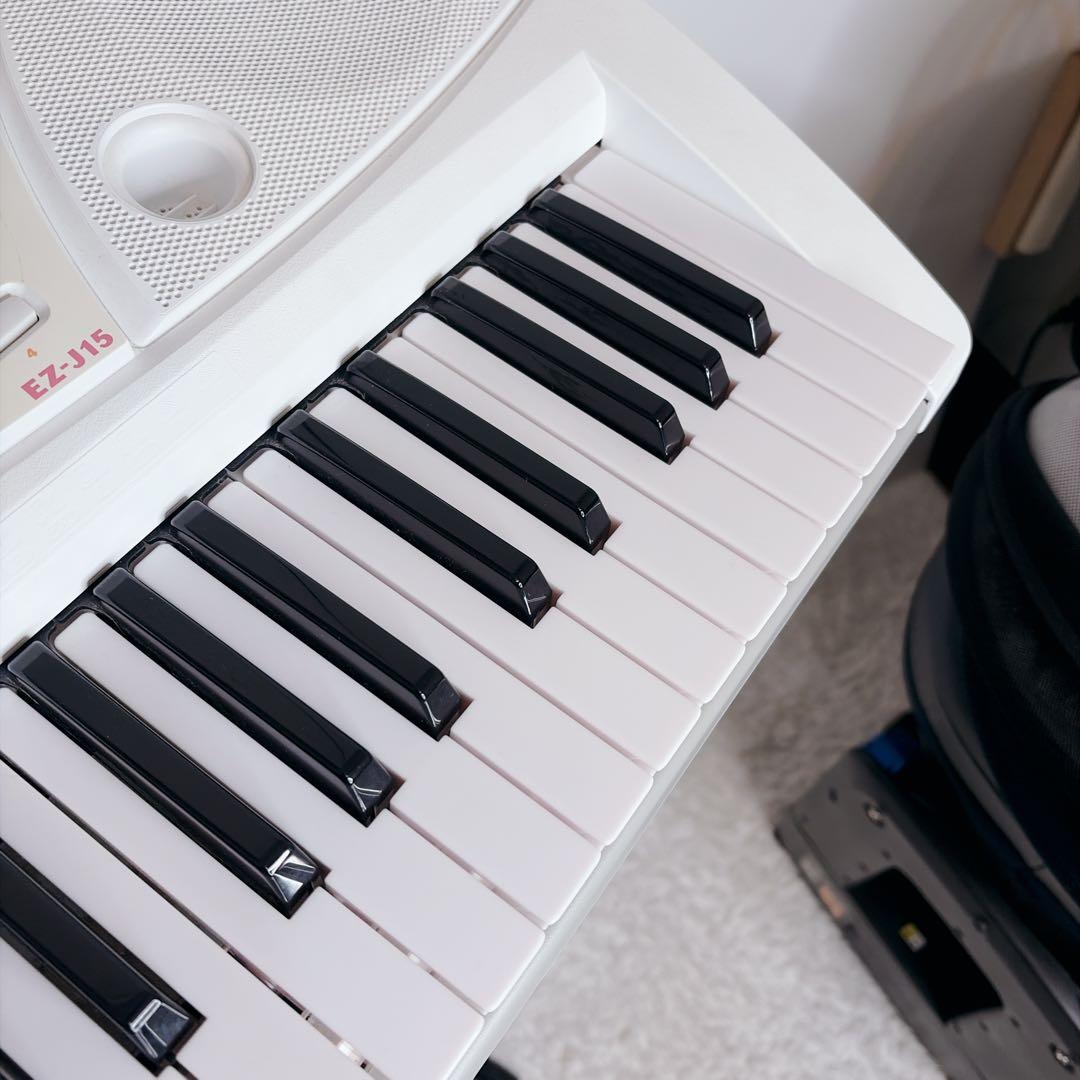 ヤマハ 電子キーボード 譜面台 スタンド付　キーボード 光る鍵盤 EZ-J15