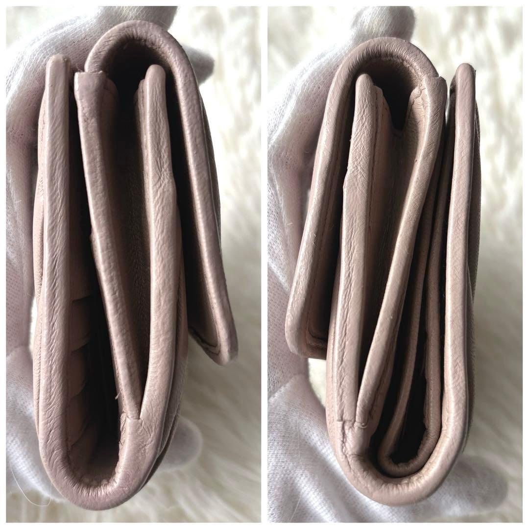 極美品✨ミュウミュウ マテラッセ 折り財布 ロゴ金具 コンパクト ピンクベージュ