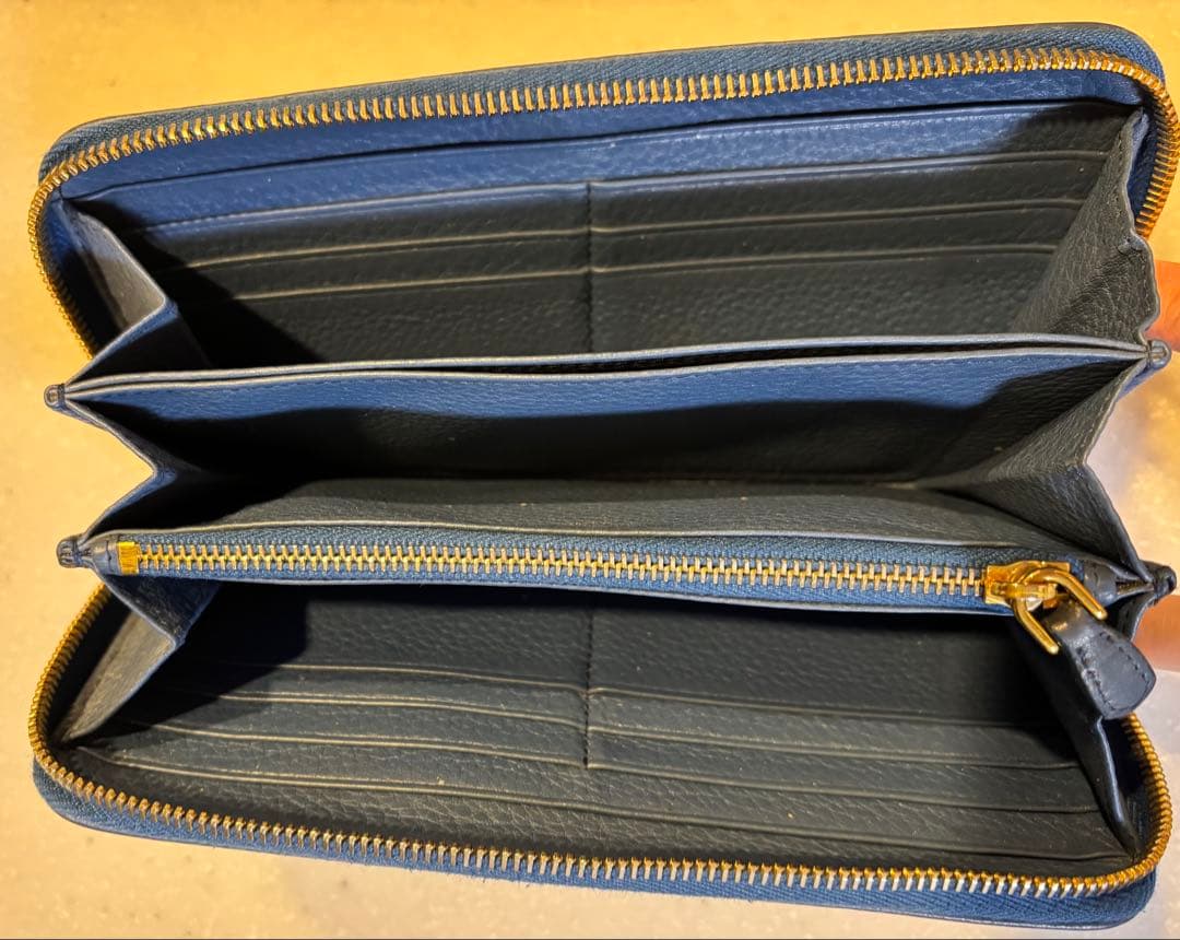 プラダ　長財布　コバルト ブルー VITELLO GRAIN 箱付き