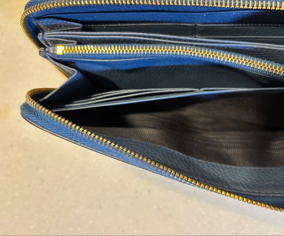 プラダ　長財布　コバルト ブルー VITELLO GRAIN 箱付き