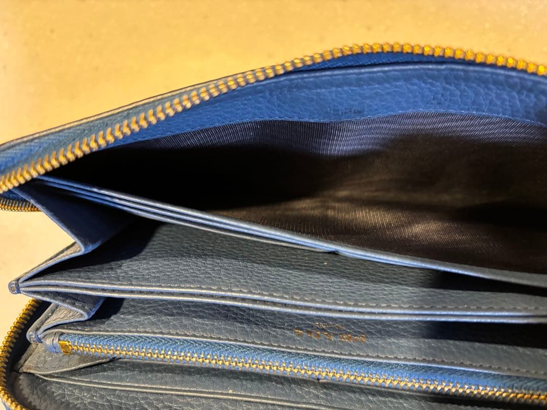 プラダ　長財布　コバルト ブルー VITELLO GRAIN 箱付き