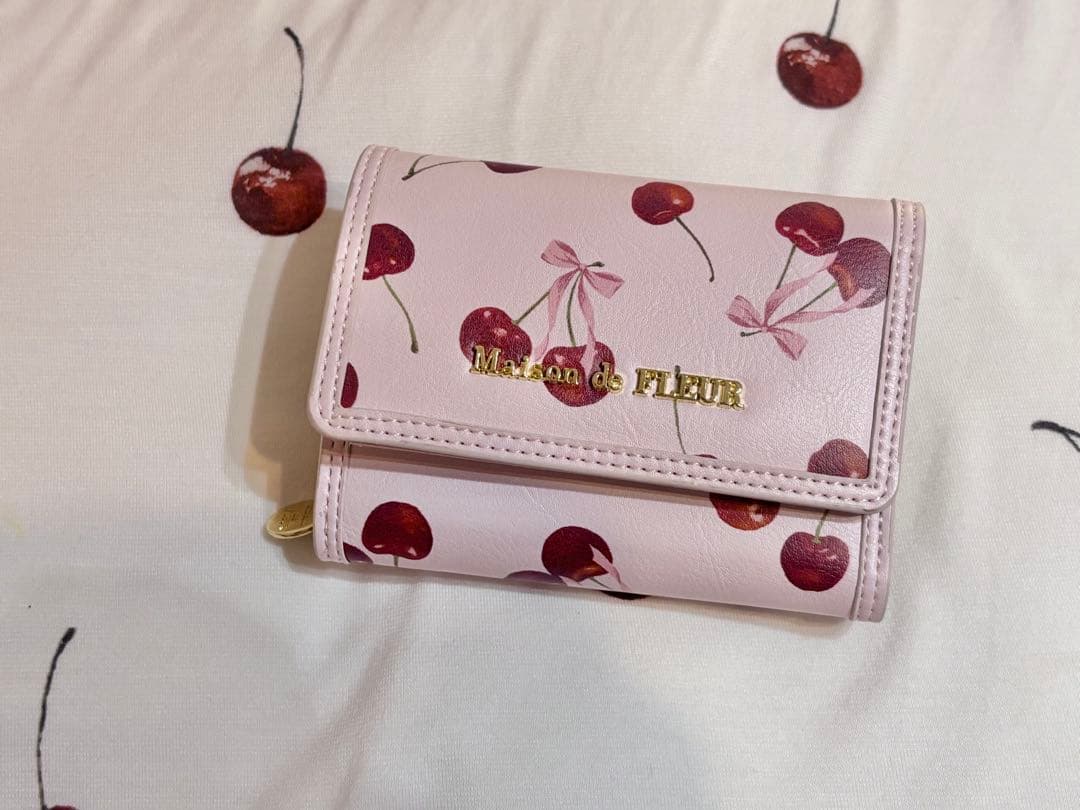 メゾンドフルール チェリー柄 ウォレット 財布 ピンク