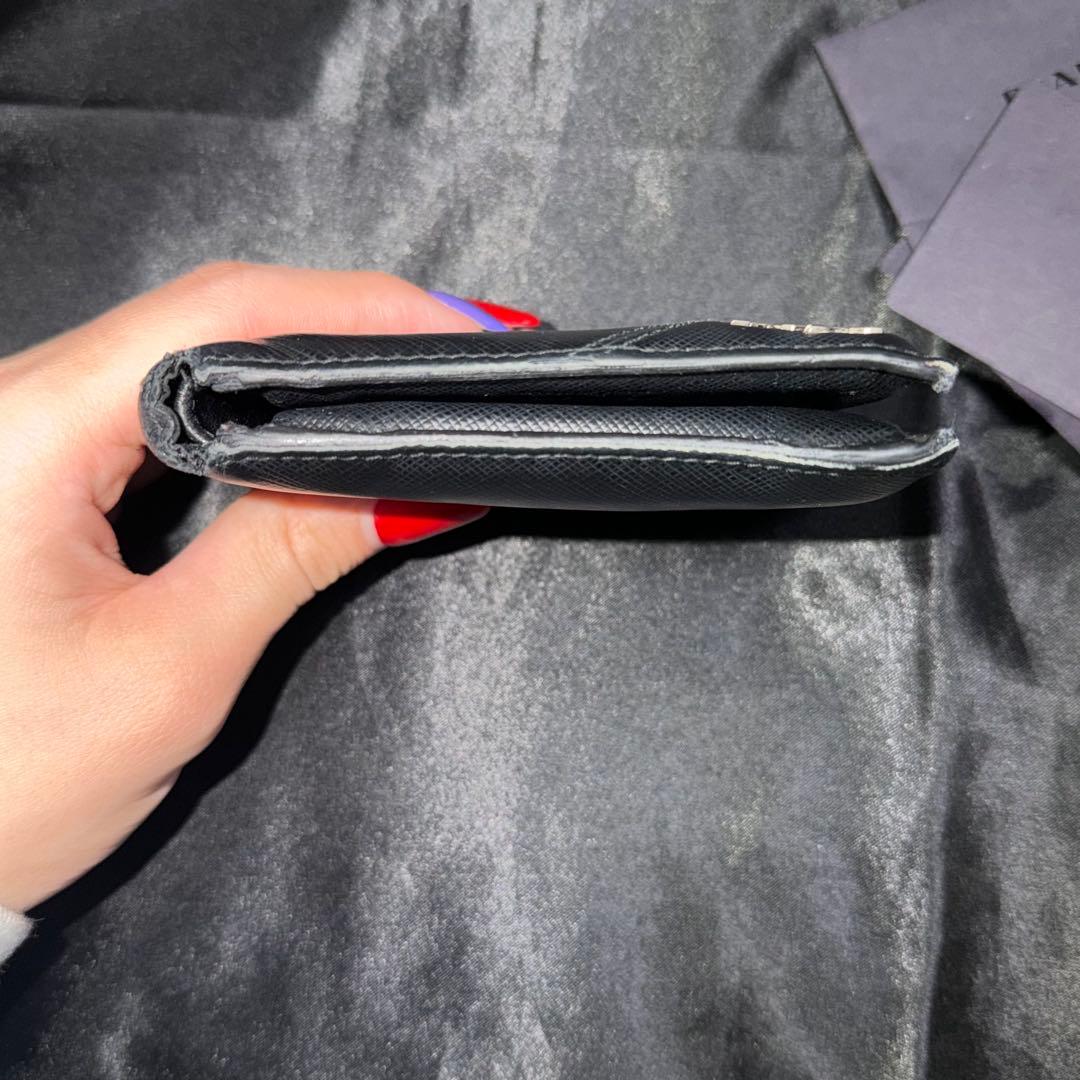定価10万　PRADA 二つ折り財布 サフィアーノレザー 黒 メンズ