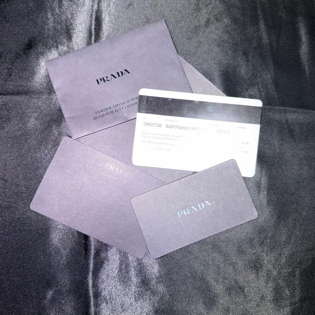 定価10万　PRADA 二つ折り財布 サフィアーノレザー 黒 メンズ