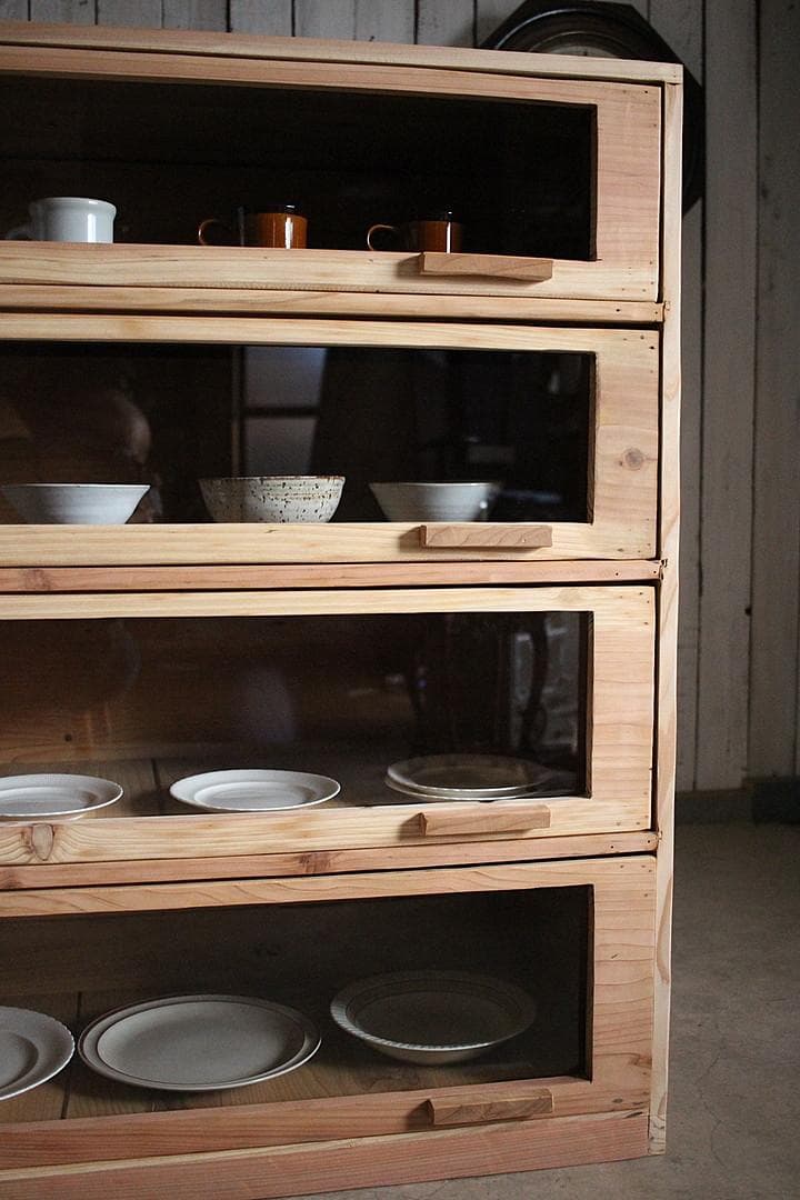 前面ガラスの引き出し4段　食器棚　シャツケース　収納棚　古家具