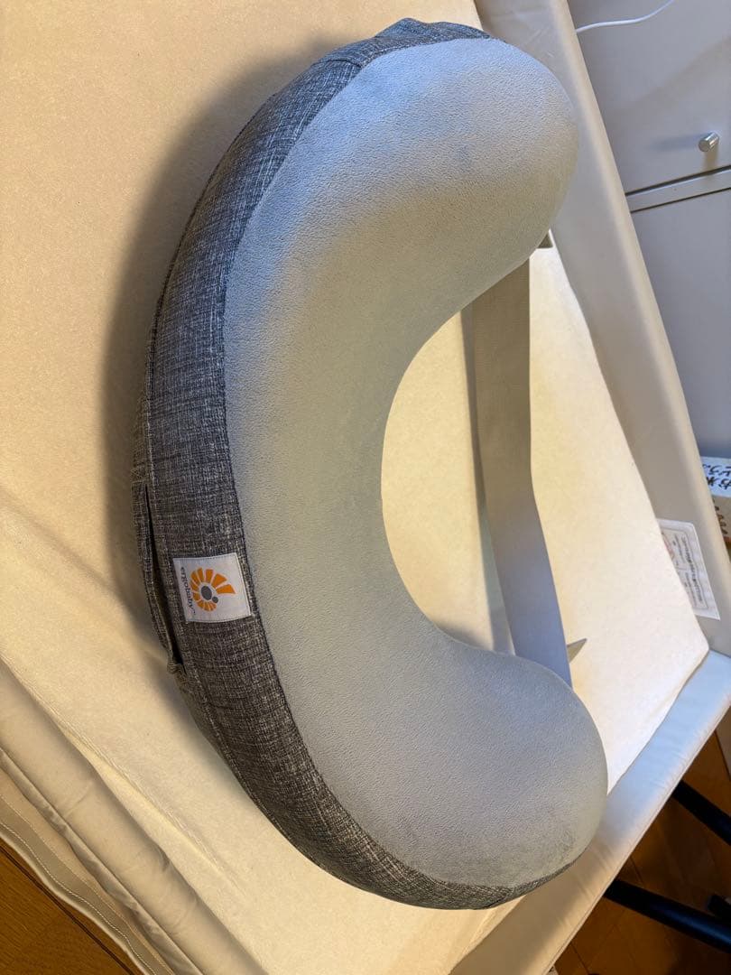 ergobaby 授乳クッション グレー