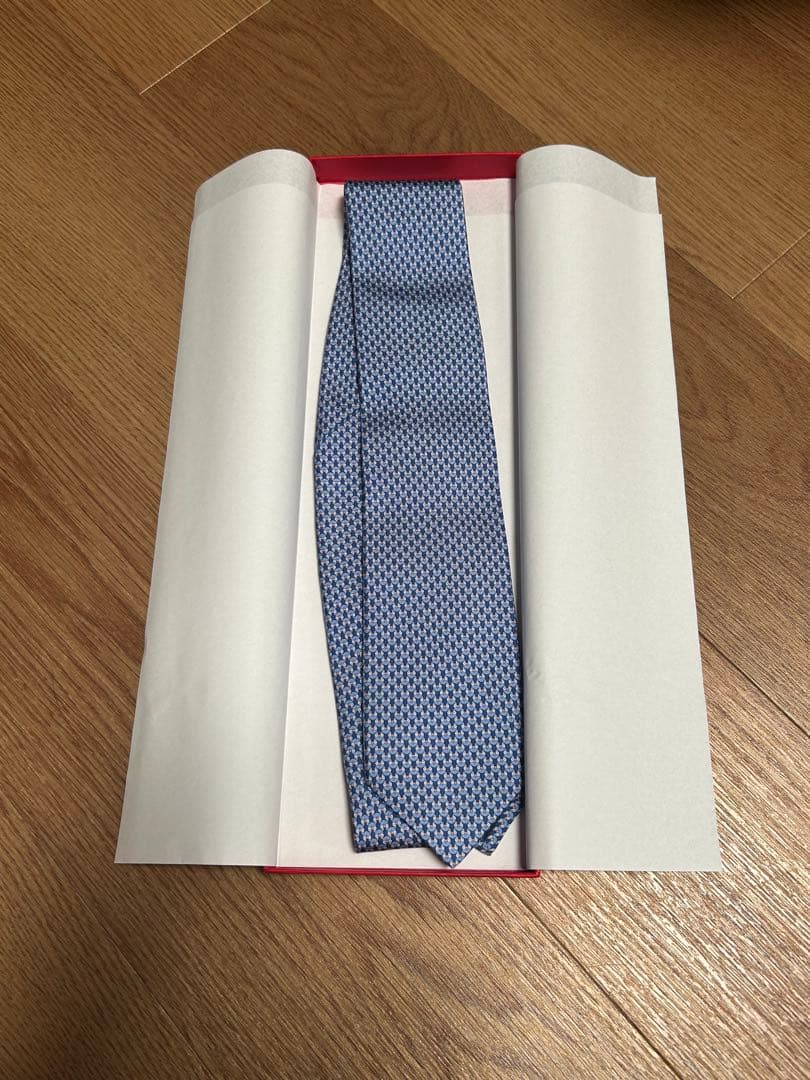 最終値下げ【新品未使用品】フェラガモ　ネクタイ　箱付き
