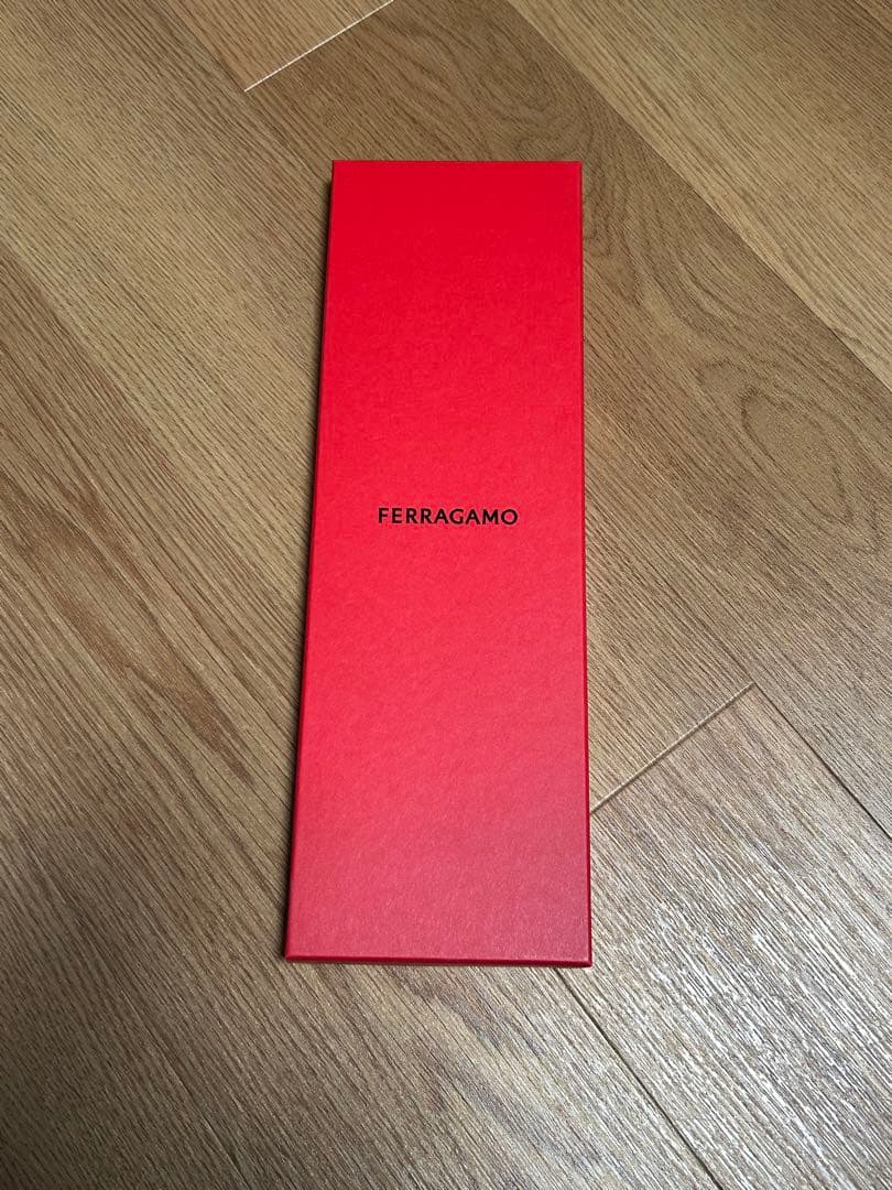 最終値下げ【新品未使用品】フェラガモ　ネクタイ　箱付き