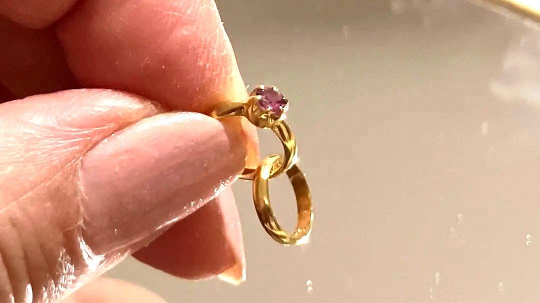 【お値打品】　18Ｋ　金ゴールド　二重輪　ガーネットペンダントヘッド　刻印あり♪