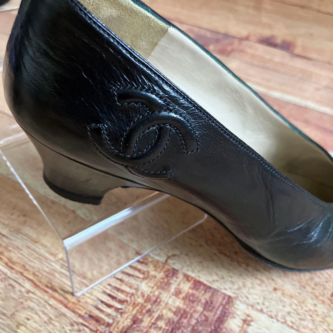 CHANEL ブラック パンプス 中ヒール安定　ビジネス　ココマーク刺繍入り