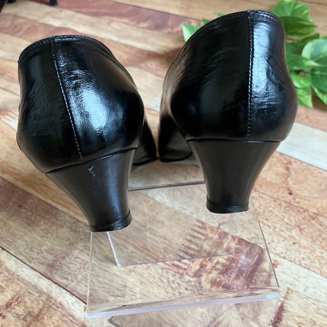 CHANEL ブラック パンプス 中ヒール安定　ビジネス　ココマーク刺繍入り