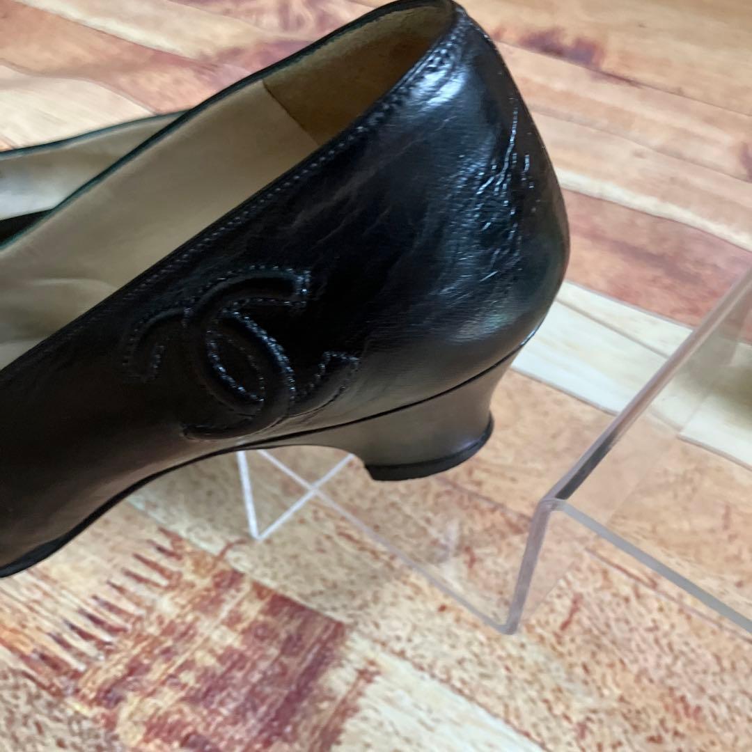 CHANEL ブラック パンプス 中ヒール安定　ビジネス　ココマーク刺繍入り