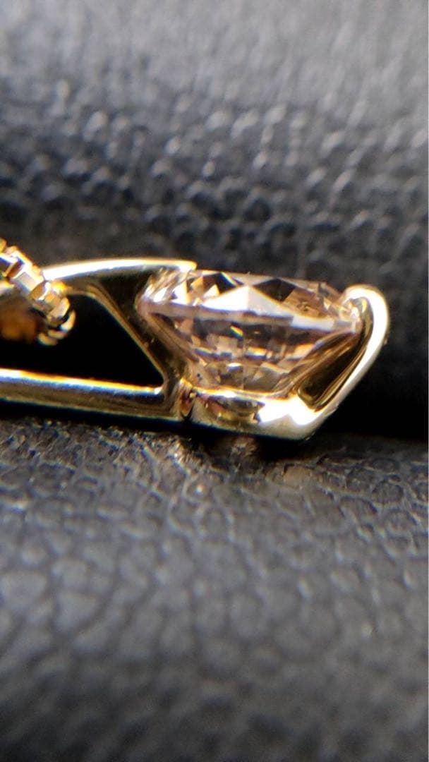 ネックレストップ　k18 0.6ct CSTV