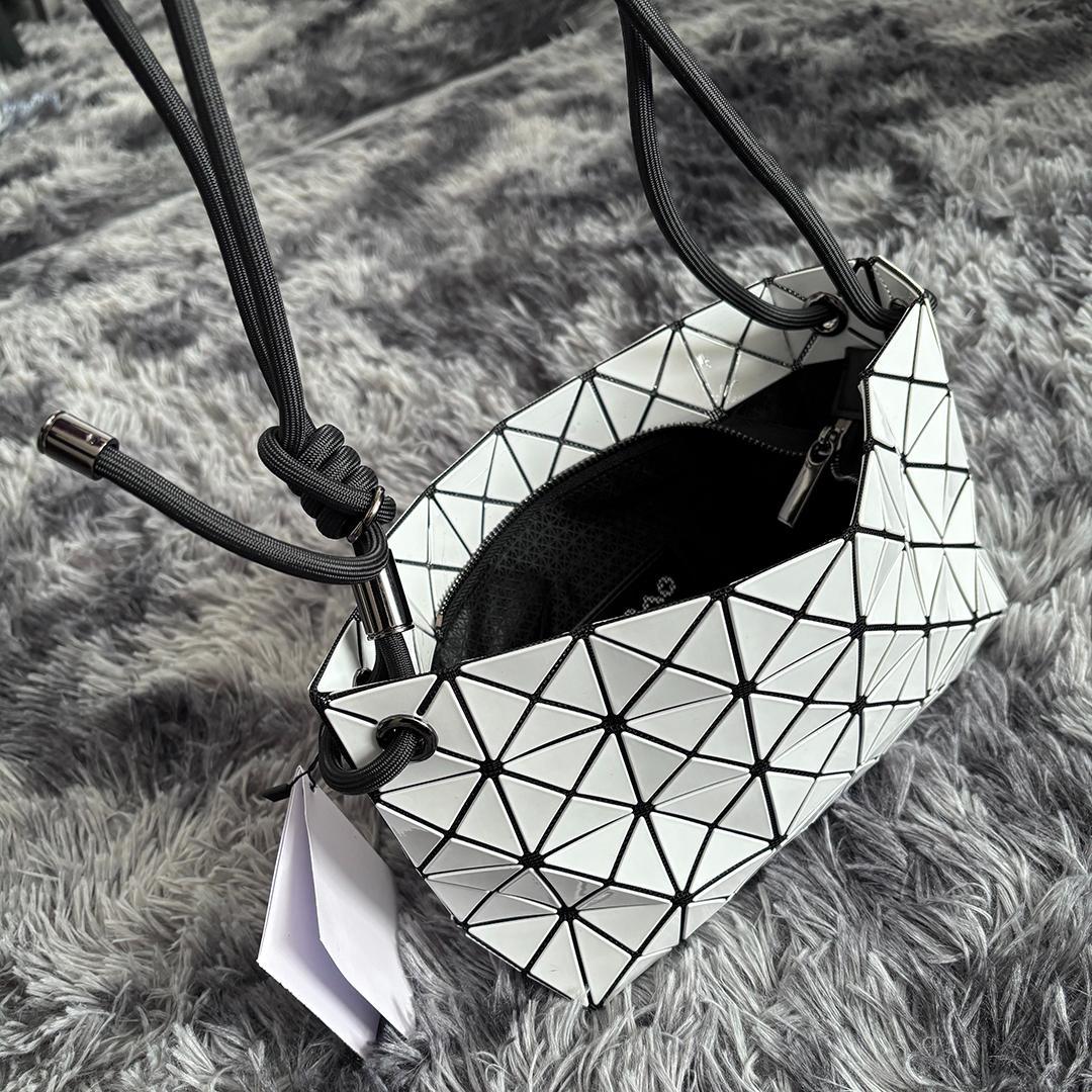 【新品】BAOBAO LOOP LLIC 白 ISSEI MIYAKE