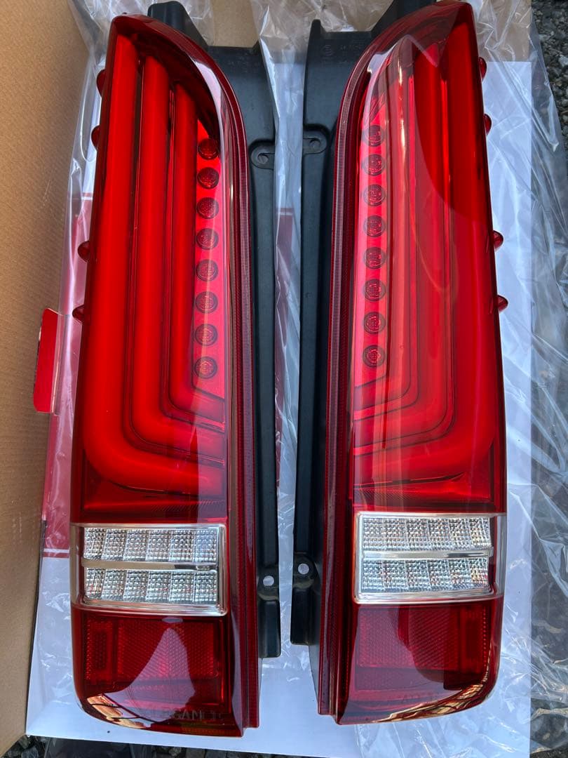 ハイエース　REVO3テールランプ　レガンスモデル　レボ3 テールレンズ