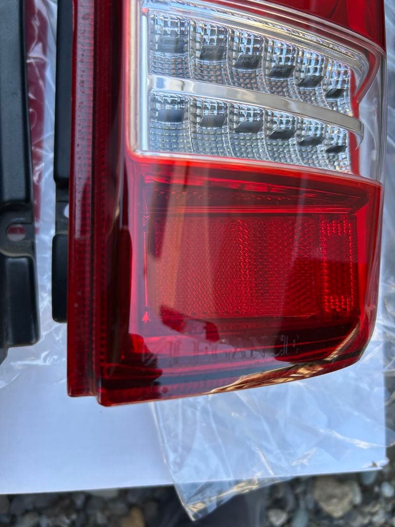 ハイエース　REVO3テールランプ　レガンスモデル　レボ3 テールレンズ