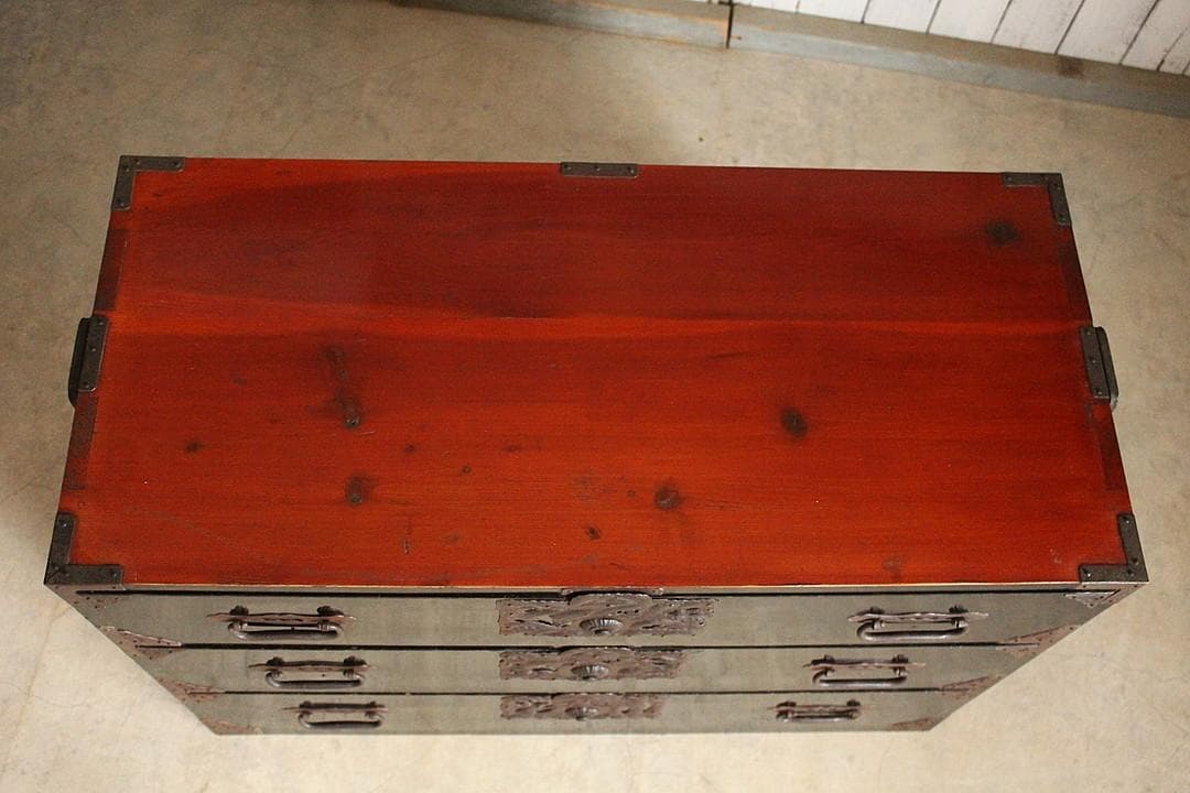 がんちゃん　綺麗な打ち出し金具庄内箪笥　3段　タンス　収納　時代家具