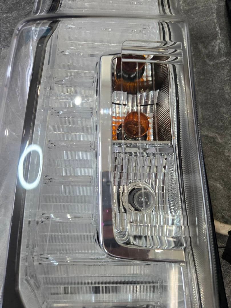 LA600S　ダイハツ　タント　カスタム後期　テールランプ