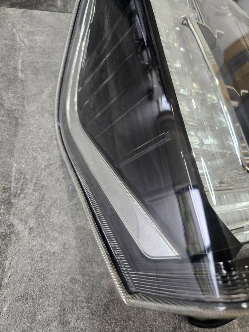 LA600S　ダイハツ　タント　カスタム後期　テールランプ