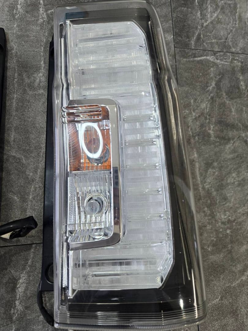 LA600S　ダイハツ　タント　カスタム後期　テールランプ