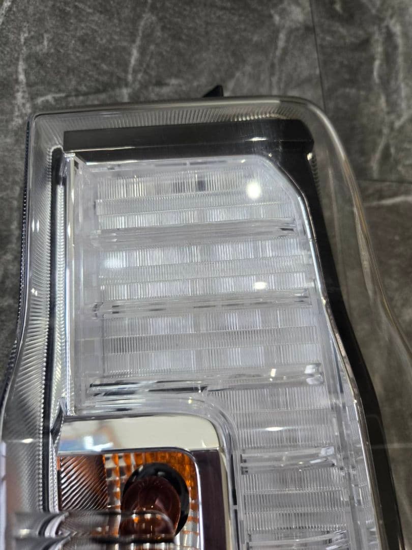 LA600S　ダイハツ　タント　カスタム後期　テールランプ