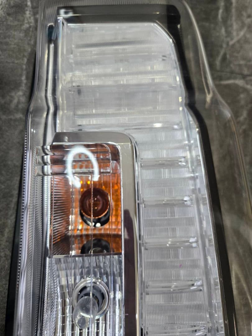 LA600S　ダイハツ　タント　カスタム後期　テールランプ